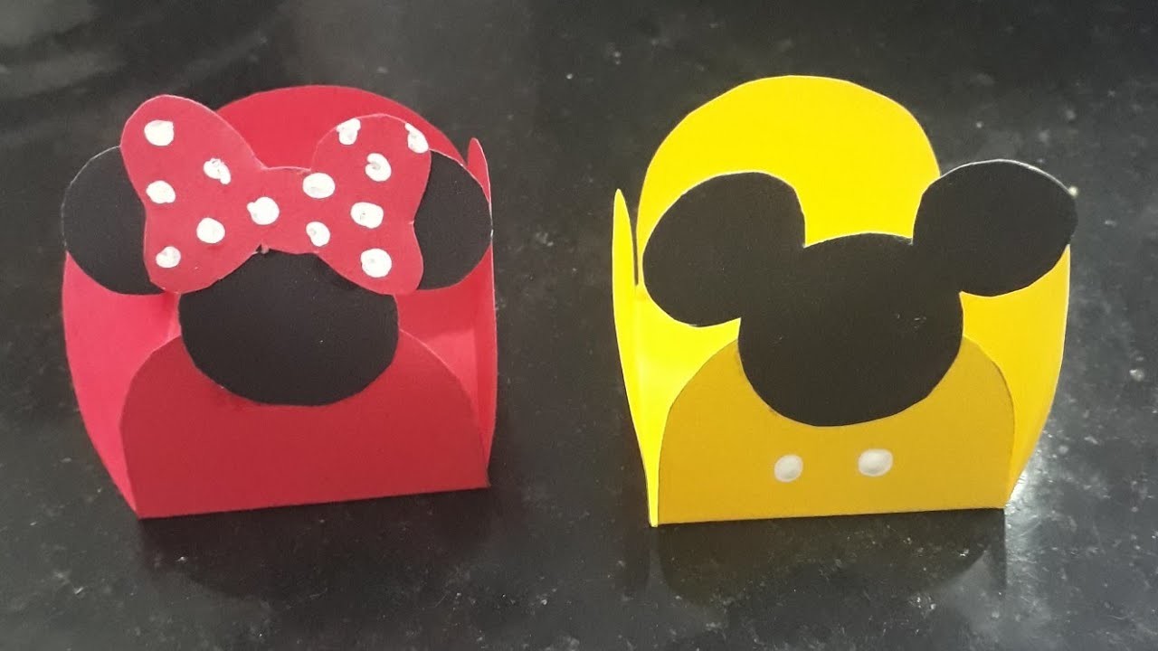 Diy. Forminhas de docinhos de cartolina; Mickey e Minnie.