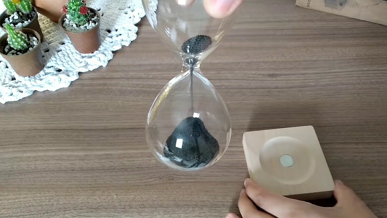 Ampulheta Magnética - decoração minimalista