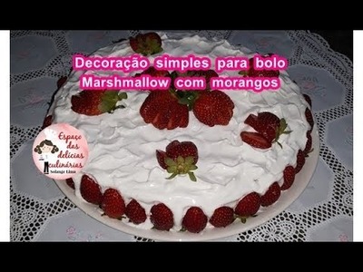 Decoração simples e fácil para bolo, com marshmallow e morangos