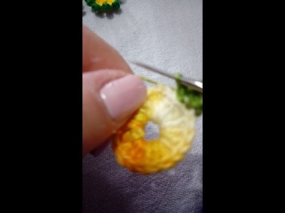 Mais uma criação de Denise Croche Flor sol não se esqueça de se escrever e deixar o seu gostei