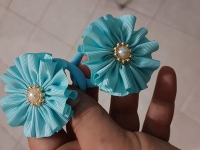 Flor de fita na xuxinha