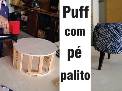 Puff redondo pé palito inclinado. Upholstered stool with wooden foot