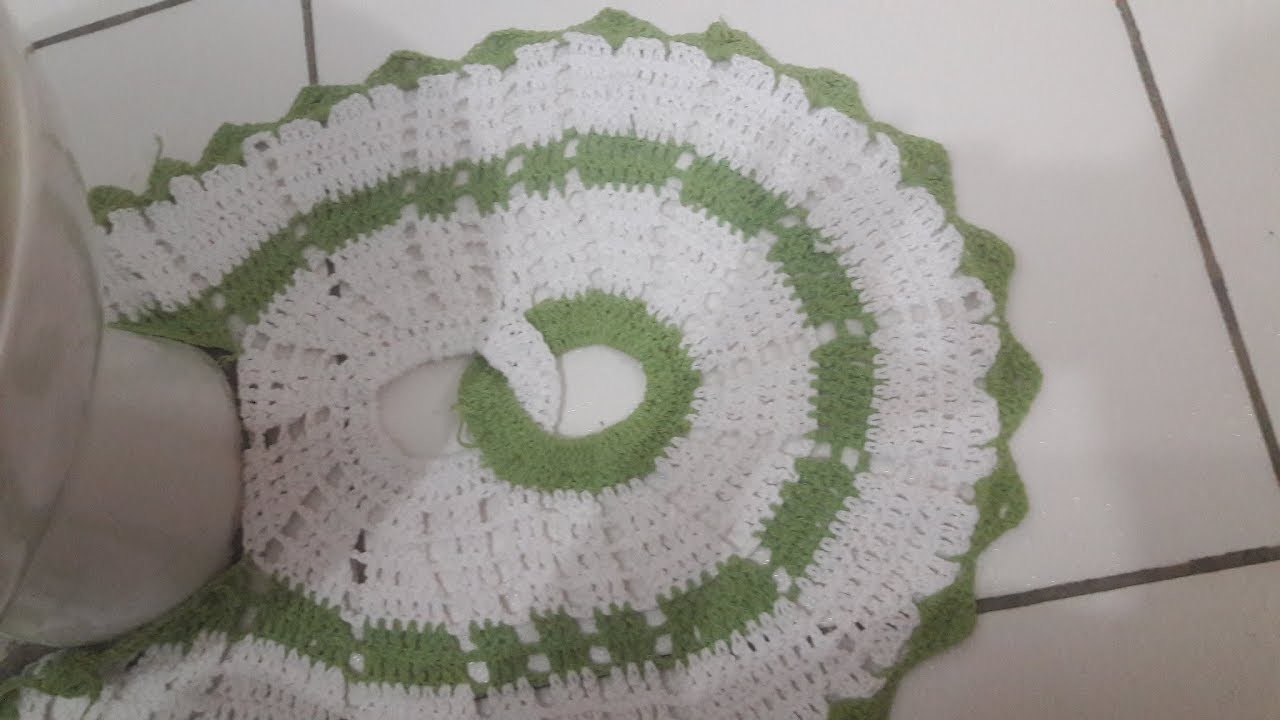 Tapete com circulos verde e branco