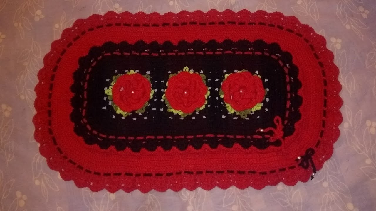 Tapete de croche vermelho e preto