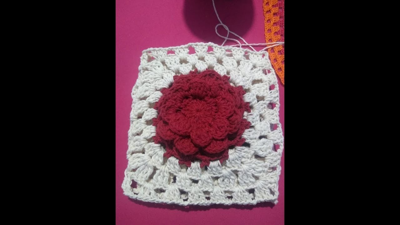 Square de crochê com flor em 3D