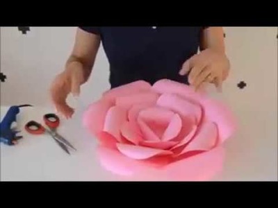 Como fazer uma flor de papel grande