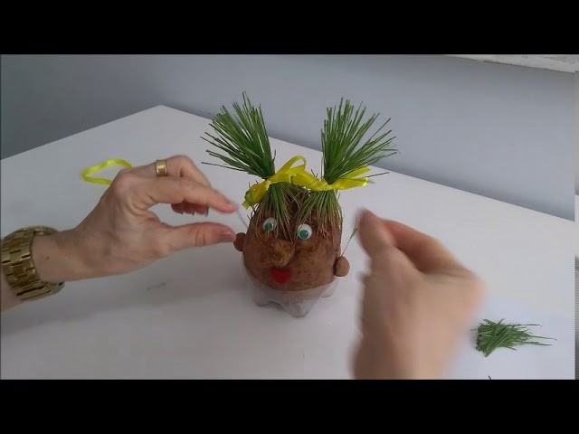 Penteando o boneco ecológico