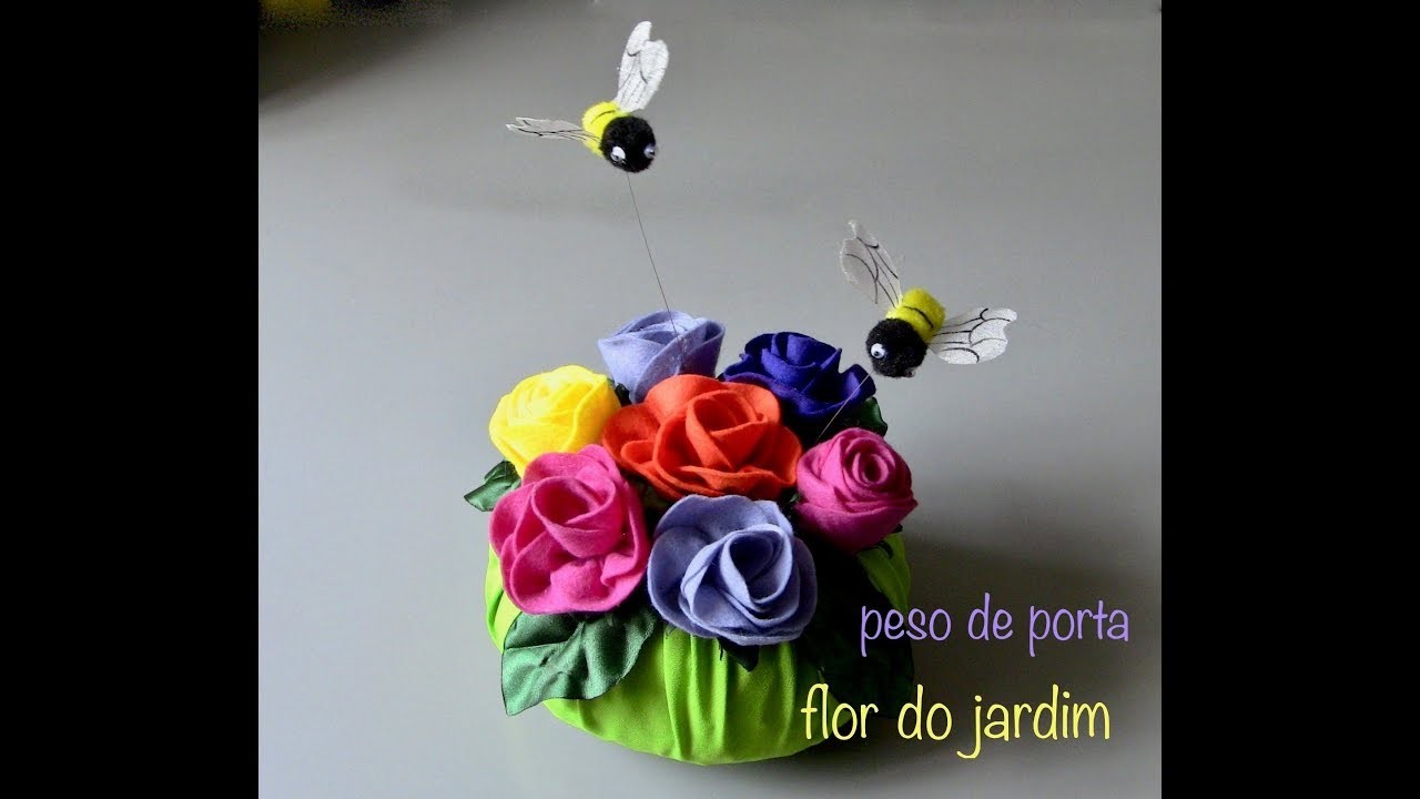 Peso de porta com rosas e abelhas - Door weight with bees and flowers