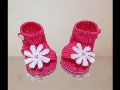 Sandália de crochê com flor tam. 3-6 meses(conjunto do vestido)