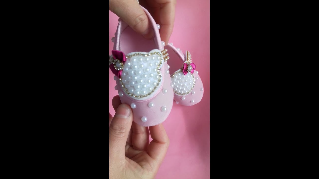 Sapatinho ursinho parte 1 customizado em meia pérola e strass