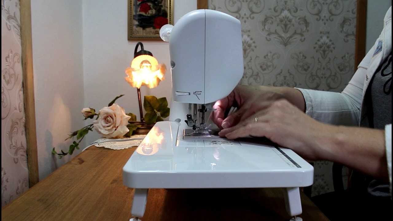 Guirlanda de tecido feita em máquina de costura