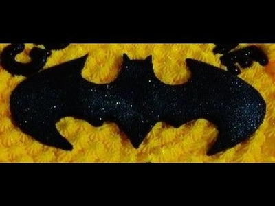 Símbolo do Batman feito com pasta americana