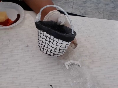 Como pintar vasos de concreto ou outros artesanatos imitando uma cesta trançada,