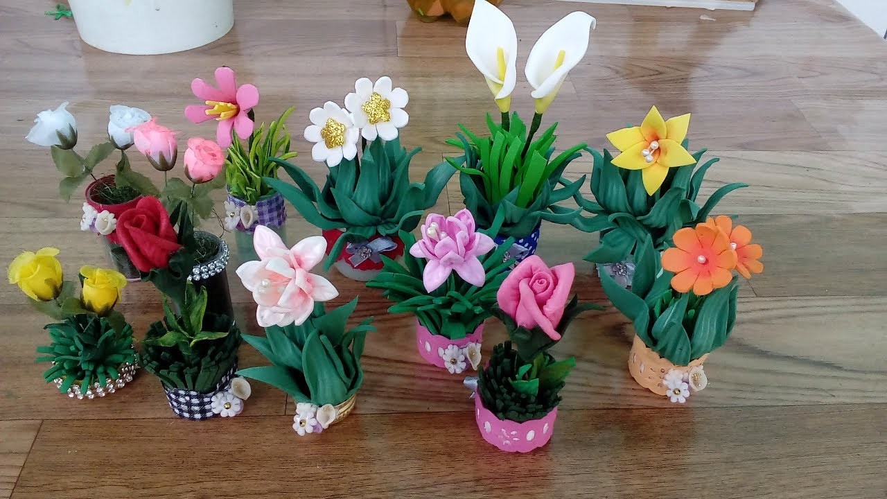 Arranjos florais em miniatura. gastando muito pouco.  ideal para lembrancinha