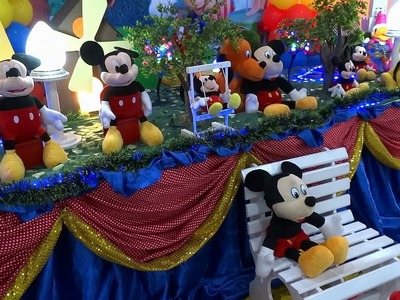 Decoração tema Mickey para mesa do bolo de aniversário infantil