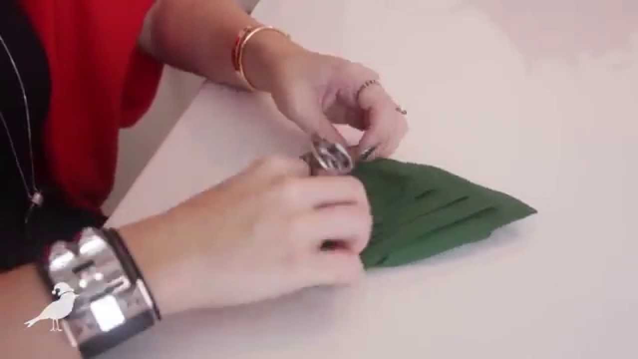 Aprenda como fazer uma dobradura de guardanapo de árvore de Natal - We Share Ideas Little Secrets