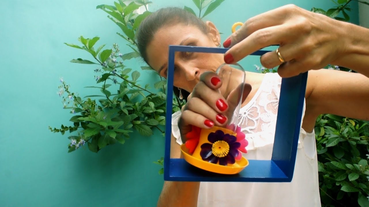 Ideia criativa de mobile para varanda com bebedouro de beija flor