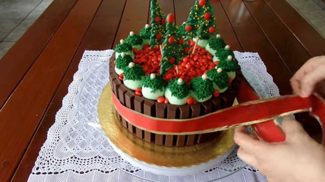 Decorando Bolo de Natal com Kit Kat - Tutorial passo a passo