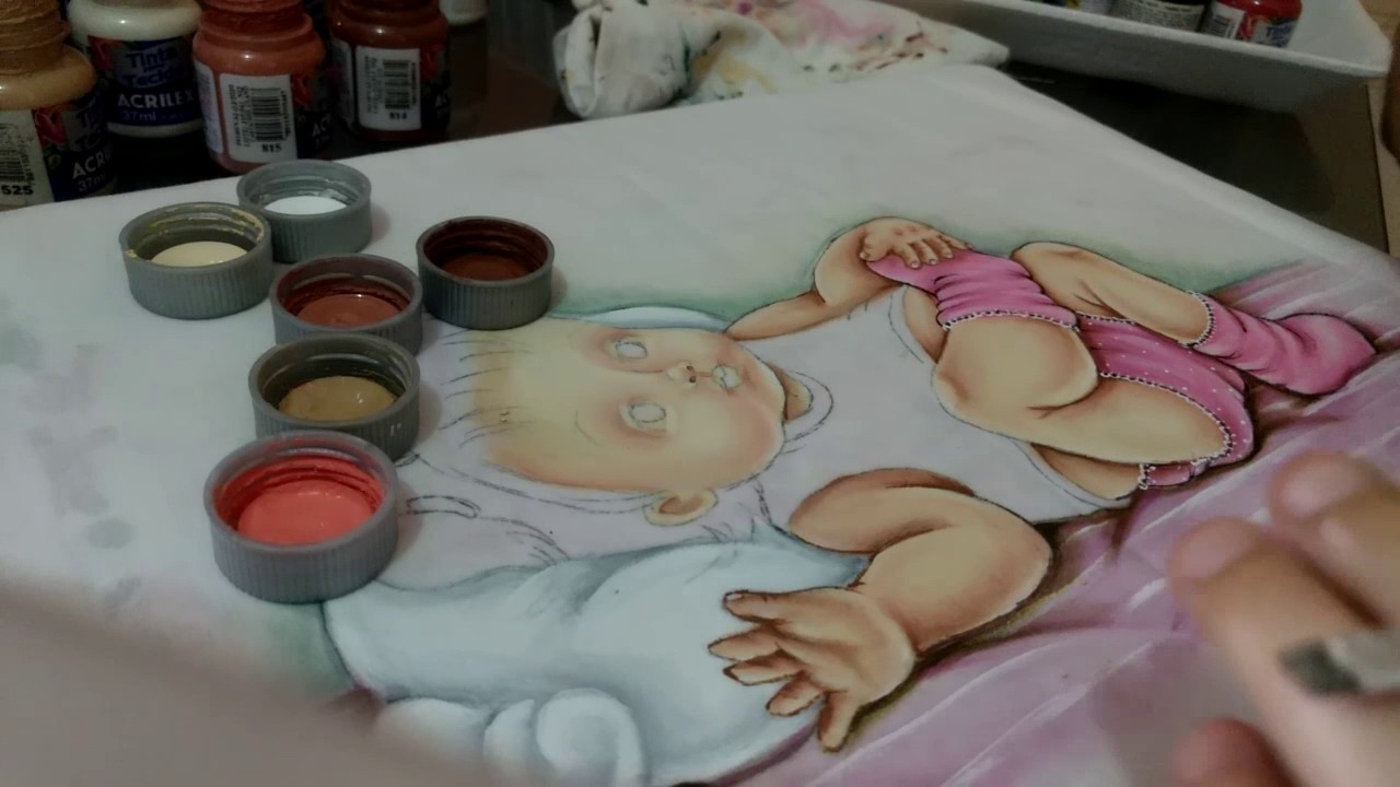 Pintando o Rosto e Cabelos dos Bebês