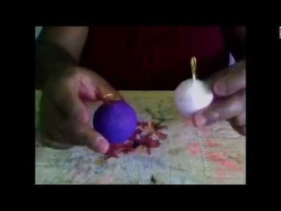 Como fazer bolas natalinas com massa de papel machê
